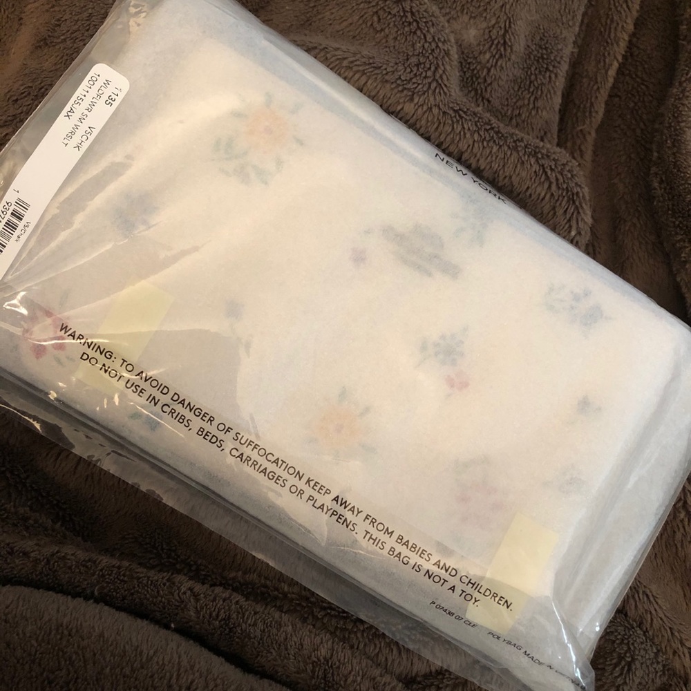 NWT Coach RARE Gorgeous Large Wild Flower Wristlet!! HOST PICK!! - Picture 4 of 5